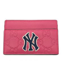 GUCCI（グッチ）の古着「Card Case NY Yankees Patch」｜ピンク