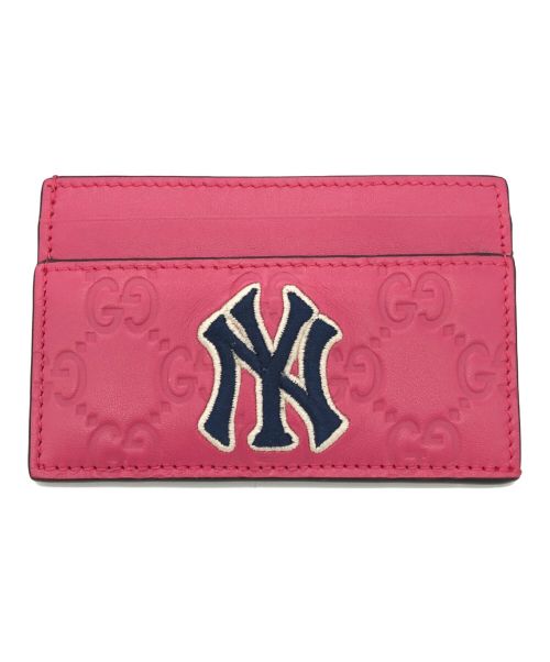 GUCCI（グッチ）GUCCI (グッチ) Card Case NY Yankees Patch ピンクの古着・服飾アイテム