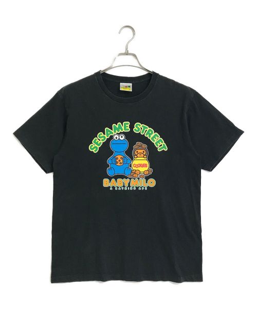 BAPE BY A BATHING APE（ベイプバイアベイシングエイプ）BAPE BY A BATHING APE SESAME STREET (セサミストリート) BAPE BY A BATHING APE　　プリントTシャツ　　SESAME STREET　　クッキーモンスター　　マイロ ブラック サイズ:Lの古着・服飾アイテム