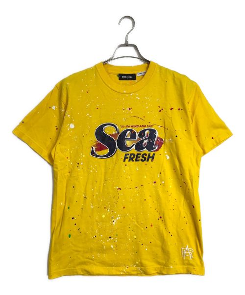 WIND AND SEA（ウィンド アンド シー）WIND AND SEA (ウィンダンシー) AMERICAN RAG CIE (アメリカンラグシー) WIND AND SEA　　プリントTシャツ    / ペンキ加工　　　AMERICAN RAG CIE イエロー サイズ:Mの古着・服飾アイテム