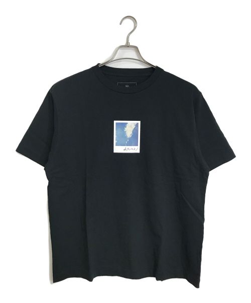 uniform experiment（ユニフォームエクスペリメント）uniform experiment (ユニフォームエクスペリメント) FRAGMENT DESIGN (フラグメントデザイン) ARAKI プリントTシャツ　ロゴプリントT   空　日本製　未使用品 ブラック サイズ:1 未使用品の古着・服飾アイテム