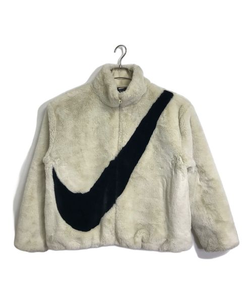 NIKE（ナイキ）NIKE (ナイキ) emmi atelier (エミアトリエ) AS W NSW JKT FAUX FUR ファージャケット　ロゴジャケット ホワイト×ブラック サイズ:Lの古着・服飾アイテム