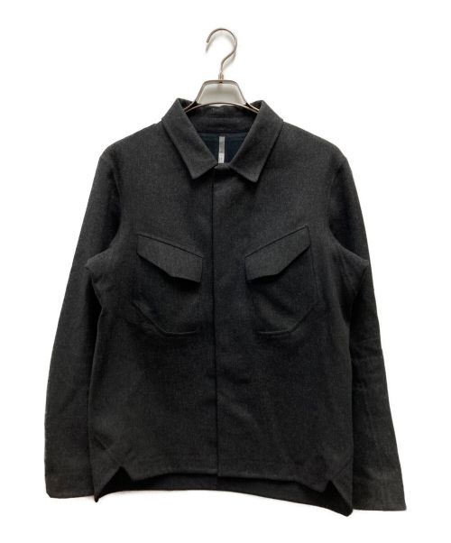 ARC'TERYX VEILANCE（アークテリクス ヴェイランス）ARC'TERYX VEILANCE (アークテリクス ヴェイランス) HAEDN OVERSHIRT グレー サイズ:Sの古着・服飾アイテム