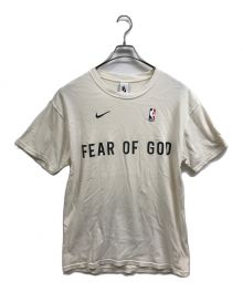 NIKE×Fear Of God（ナイキ×フィア・オブ・ゴッド）の古着「ロゴデザインTシャツ」｜ホワイト