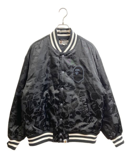 A BATHING APE（アベイシングエイプ）A BATHING APE (アベイシングエイプ) Tonal Solid Camo Padded Varsity Jacket ブラック サイズ:Mの古着・服飾アイテム