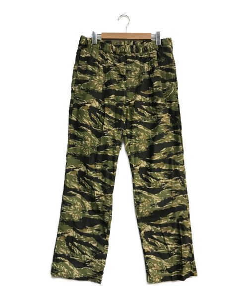 is-ness（イズネス）is-ness (イズネス) RELAX PANTS　総柄イージーパンツ　30SSPJM002　タイガーカモ　2タック カーキ サイズ:Lの古着・服飾アイテム