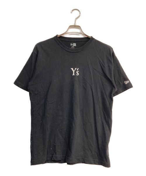 Y's（ワイズ）Y's (ワイズ) New Era (ニューエラ) ロゴプリントTシャツ　YP-T45-578　ブラック ブラック サイズ:Lの古着・服飾アイテム