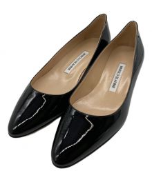 Manolo Blahnik（マノロブラニク）の古着「LISTONYエナメルパンプス　220-0647-0002」｜ブラック