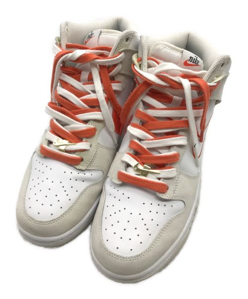 NIKE（ナイキ）NIKE (ナイキ) WMNS DUNK HIGH SE FIRST USE/ウィメンズダンクハイSEファーストユーズ　 WHITE/ORANGE サイズ:SIZE 28.5cmの古着・服飾アイテム