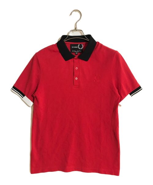 FRED PERRY（フレッドペリー）FRED PERRY (フレッドペリー) RAF SIMONS (ラフシモンズ) コラボポロシャツ レッド×ブラック サイズ:40の古着・服飾アイテム