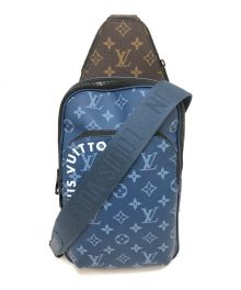 LOUIS VUITTON（ルイ ヴィトン）の古着「アヴェニュー スリング バッグ」｜ブルー×ブラウン