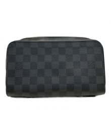 LOUIS VUITTON（ルイ ヴィトン）の古着「ダミエ・グラフィット ジッピーXL ハンドル付長財布」｜グレー