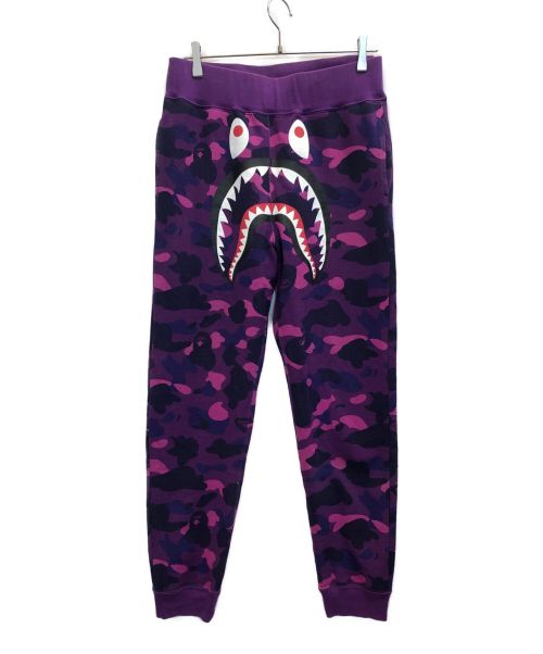 A BATHING APE（アベイシングエイプ）A BATHING APE (アベイシングエイプ) COLOR CAMO SHARK SLIM SWEAT PANTS パープル サイズ:Mの古着・服飾アイテム