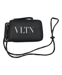 VALENTINO（ヴァレンティノ）の古着「VLTN ネックストラップ ウォレット」｜ブラック