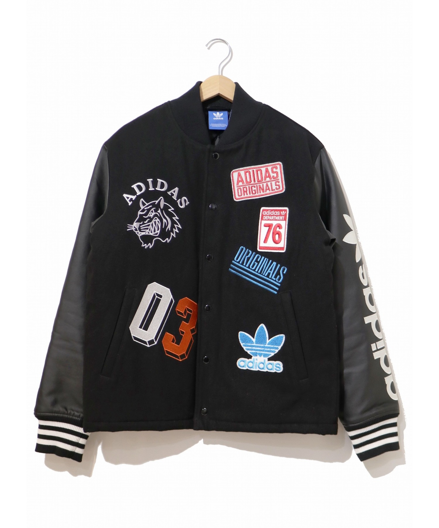 中古 古着通販 Adidas Originals アディダスオリジナルス スタジャン ブラック サイズ M Logo Varsity Jacket ブランド 古着通販 トレファク公式 Trefac Fashion