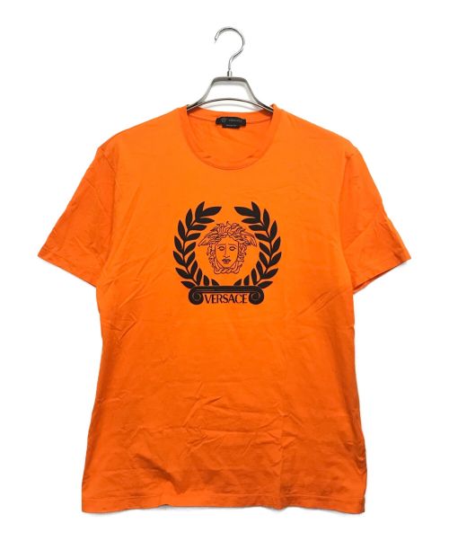 VERSACE（ヴェルサーチ）VERSACE (ヴェルサーチェ) Laurel Logo Tee オレンジ サイズ:XLの古着・服飾アイテム