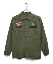 VINTAGE MILITARY（ヴィンテージ ミリタリー）の古着「US ARMY ベトジャン刺繍ユーティリティシャツ」｜カーキ