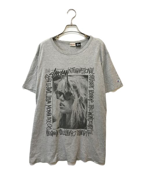 stussy（ステューシー）stussy (ステューシー) Champion (チャンピオン) ローラプリントTシャツ グレー サイズ:XLの古着・服飾アイテム