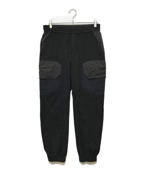 WHITE MOUNTAINEERING（ホワイトマウンテ二アニング）WHITE MOUNTAINEERING (ホワイトマウンテ二アニング) TECH VISCOSE JOGGER PANT　BK2273404 ブラック サイズ:1の古着・服飾アイテム