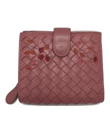 BOTTEGA VENETA（ボッテガベネタ）の古着「フラワー刺繍イントレチャート二つ折り財布」｜ピンク