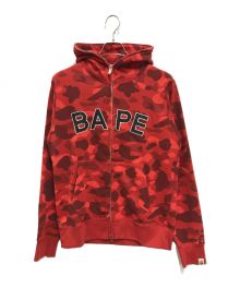 A BATHING APE（アベイシングエイプ）の古着「レッドカモフルジップロゴパーカー」｜レッド