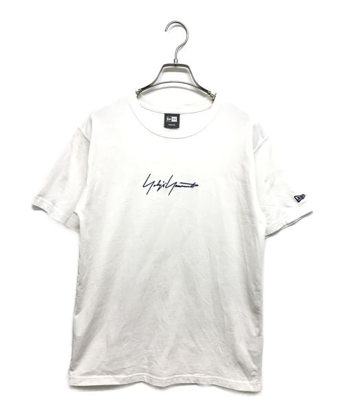 New Era（ニューエラ）New Era (ニューエラ) YOHJI YAMAMOTO (ヨウジヤマモト) ロゴTシャツ ホワイト サイズ:SIZE3の古着・服飾アイテム