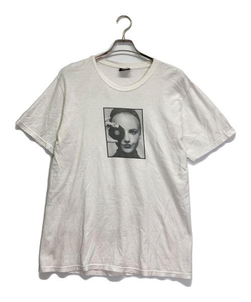 stussy（ステューシー）stussy (ステューシー) カールラガーフェルド 追悼Tシャツ ホワイト サイズ:Mの古着・服飾アイテム