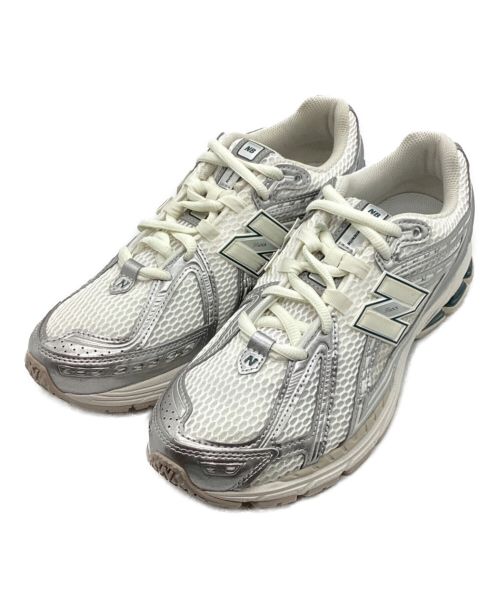 NEW BALANCE（ニューバランス）NEW BALANCE (ニューバランス) スニーカー　ローカット　ランニング シルバー×ホワイト サイズ:27.5の古着・服飾アイテム