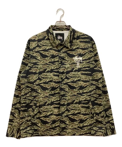 stussy（ステューシー）stussy (ステューシー) タイガーカモコーチジャケット　バックロゴ オリーブ サイズ:X-LARGEの古着・服飾アイテム