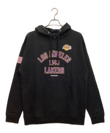 MITCHELL & NESS（ミッチェルアンドネス）の古着「レイカーズプリントパーカー　プルオーバー　NBA LOS ANGELES LAKERS」｜ブラック