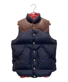 DUFFER×Rocky Mountain FeatherBed（ダファー×ロッキーマウンテンフェザーベッド）の古着「ダウンベスト　カウレザー　ナイロン　裏地バンダナ柄」｜ネイビー