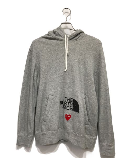 PLAY COMME des GARCONS（プレイ コムデギャルソン）PLAY COMME des GARCONS (プレイ コムデギャルソン) THE NORTH FACE (ザ ノース フェイス) コラボフーディ グレー サイズ:Lの古着・服飾アイテム