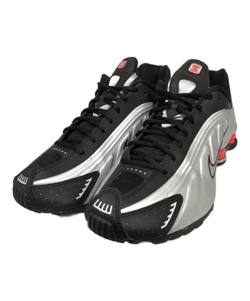 NIKE（ナイキ）NIKE (ナイキ) Shox R4 Black METALLIC SILVER スニーカー シルバー サイズ:28の古着・服飾アイテム