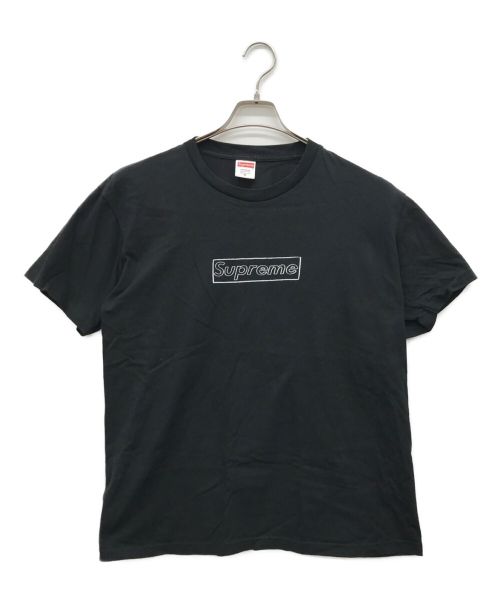 SUPREME（シュプリーム）Supreme (シュプリーム) KAWS (カウズ) chalk logo tee ブラック サイズ:Mの古着・服飾アイテム