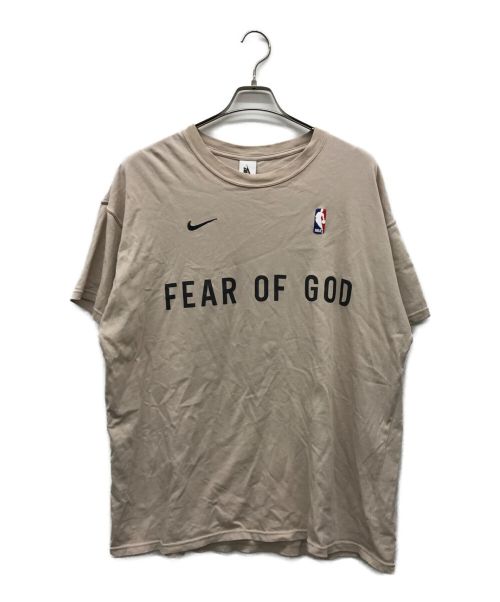 NIKE（ナイキ）NIKE (ナイキ) FEAR OF GOD (フィア・オブ・ゴッド) ロゴTシャツ ベージュ サイズ:Lの古着・服飾アイテム