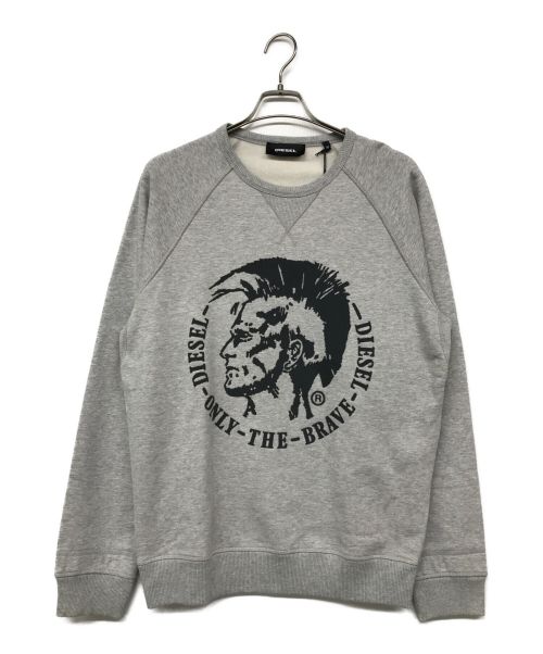 DIESEL（ディーゼル）DIESEL (ディーゼル) S-ORESTES-PATCH SWEAT SHIRT/クルーネックスウェット グレー サイズ:Mの古着・服飾アイテム