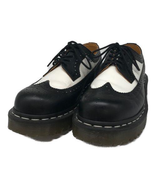 Dr.Martens（ドクターマーチン）Dr.Martens (ドクターマーチン) バイカラーウィングチップレザーブーツ ブラック×ホワイト サイズ:7の古着・服飾アイテム