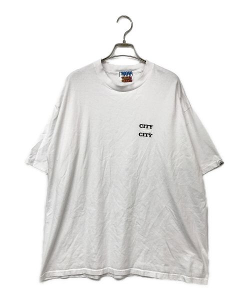 CITY COUNTRY（シティーカンパニー）CITY COUNTRY (シティーカンパニー) FIGURE Embroidered Logo Cotton T-Shirt/ロゴTシャツ ホワイト サイズ:XLの古着・服飾アイテム