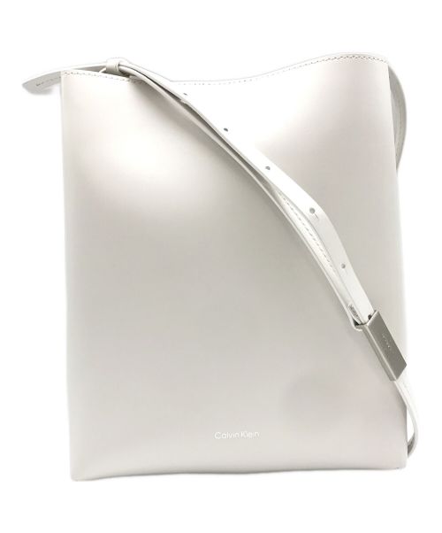 Calvin Klein（カルバンクライン）Calvin Klein (カルバンクライン) Line Leather Crossbody Bag/ラインレザークロスボディバッグ ホワイトの古着・服飾アイテム