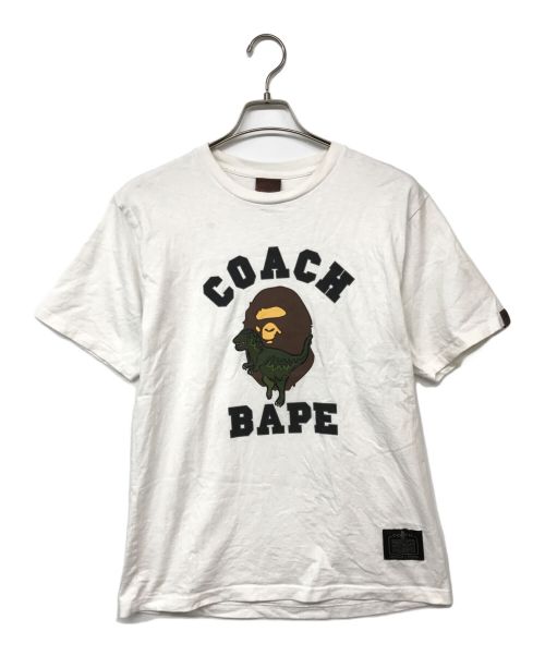 COACH（コーチ）COACH (コーチ) BAPE BY A BATHING APE (ベイプバイアベイシングエイプ) コラボプリントＴシャツ ホワイト サイズ:Mの古着・服飾アイテム