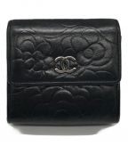 CHANELシャネル）の古着「カメリア2つ折りウォレット/財布/A47422」｜ブラック