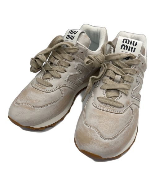 NEW BALANCE（ニューバランス）NEW BALANCE (ニューバランス) MIU MIU (ミュウミュウ) 574 'Vintage-Effect Nappa'/5E946D-3H02 ベージュ サイズ:37 1/2の古着・服飾アイテム