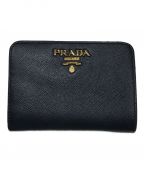 PRADAプラダ）の古着「サフィアーノ2つ折り財布」｜ブラック