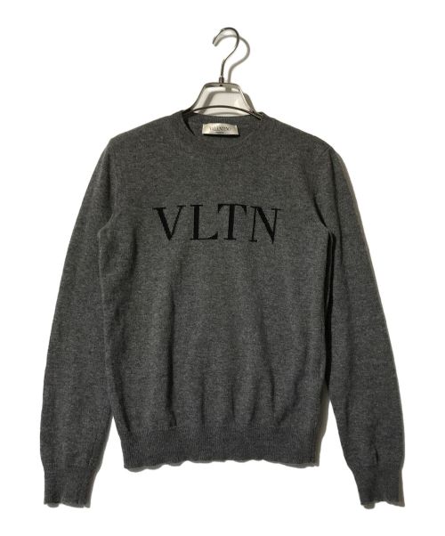 VALENTINO（ヴァレンティノ）VALENTINO (ヴァレンティノ) VLTNフロントロゴ/カシミア混クルーネックニット グレー サイズ:Sの古着・服飾アイテム