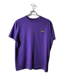 F.C.R.B.（エフシーアールビー）の古着「50 LETTERED EMBLEM TEE」｜パープル