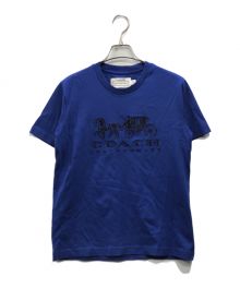 COACH（コーチ）の古着「エバーグリーン ホース アンド キャリッジ Tシャツ」｜ブルー