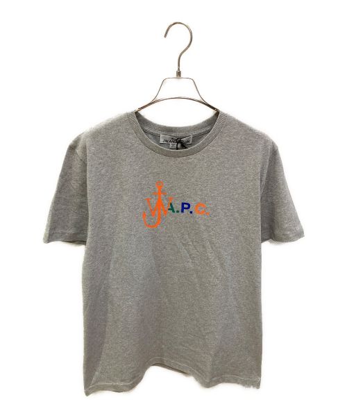 A.P.C.（アーペーセー）A.P.C. (アーペーセー) J.W.ANDERSON (ジェイダブリューアンダーソン) プリントTシャツ グレー サイズ:L 未使用品の古着・服飾アイテム