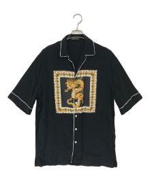 VERSACE（ヴェルサーチ）の古着「ドラゴン柄シャツ」｜ブラック