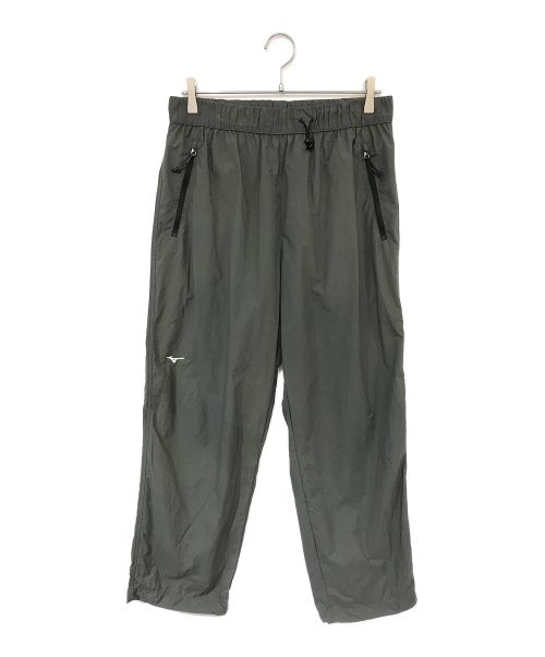 MARGARET HOWELL（マーガレットハウエル）MARGARET HOWELL (マーガレットハウエル) MIZUNO (ミズノ) LIGHTWEIGHT NYLON POPLIN PANTS グレー サイズ:Lの古着・服飾アイテム