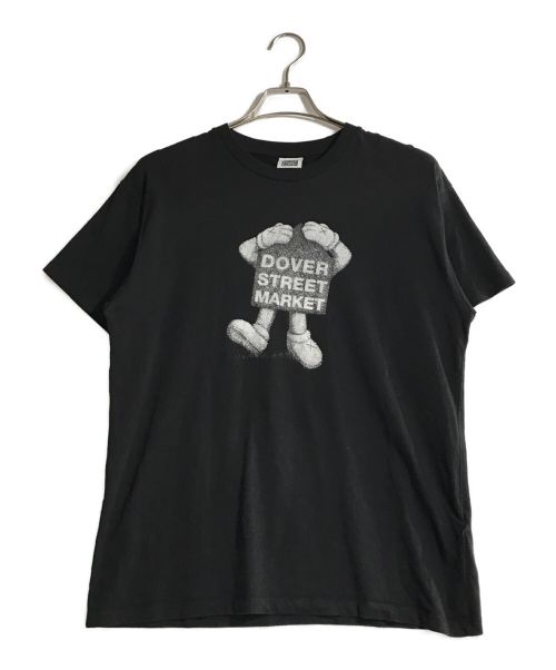 DOVER STREET MARKET（ドーバー ストリート マーケット）DOVER STREET MARKET (ドーバー ストリート マーケット) KAWS (カウズ) 15thTシャツ ブラック サイズ:Mの古着・服飾アイテム